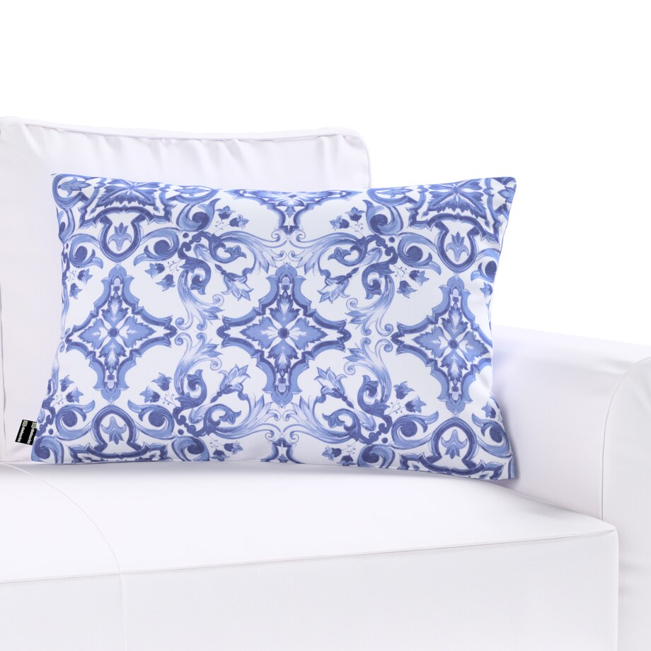 Poszewka Kinga na poduszkę prostokątną 47x28 niebieskie wzory na białym tle