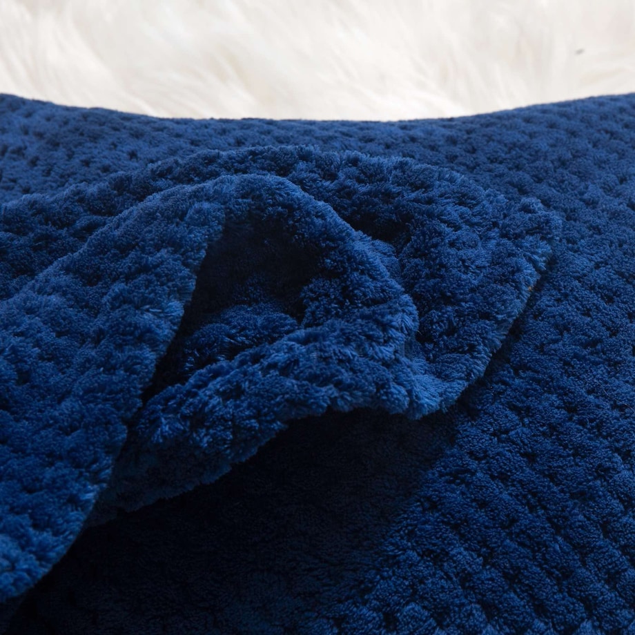 Granatowy Koc Narzuta z mikrofibry 150 x 200 gruby Pled na Kanapę Wersalkę