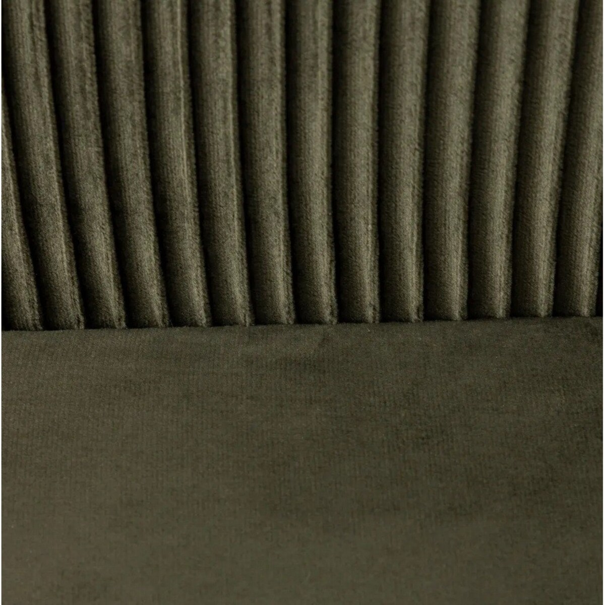 Fotel aksamitny khaki z marszczeniem