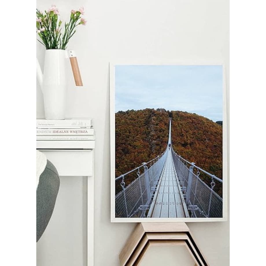 Poster Story, Plakat, Obraz - Most Wiszący na Tle Jesiennego Krajobrazu, wymiary 60 x 84 cm