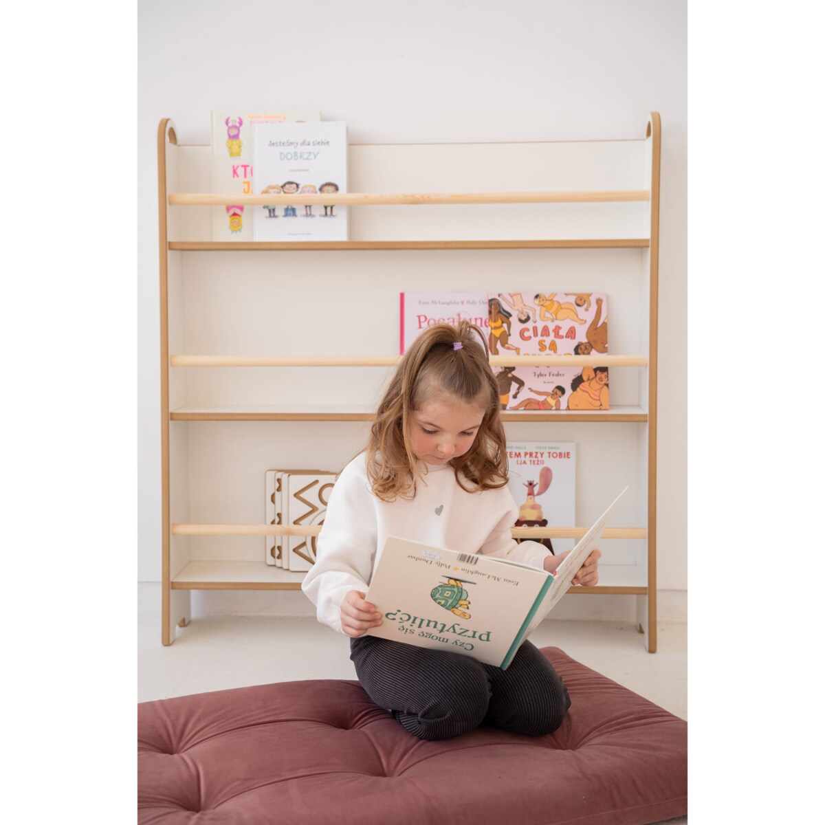 WIDE - wąska biblioteczka do ściany