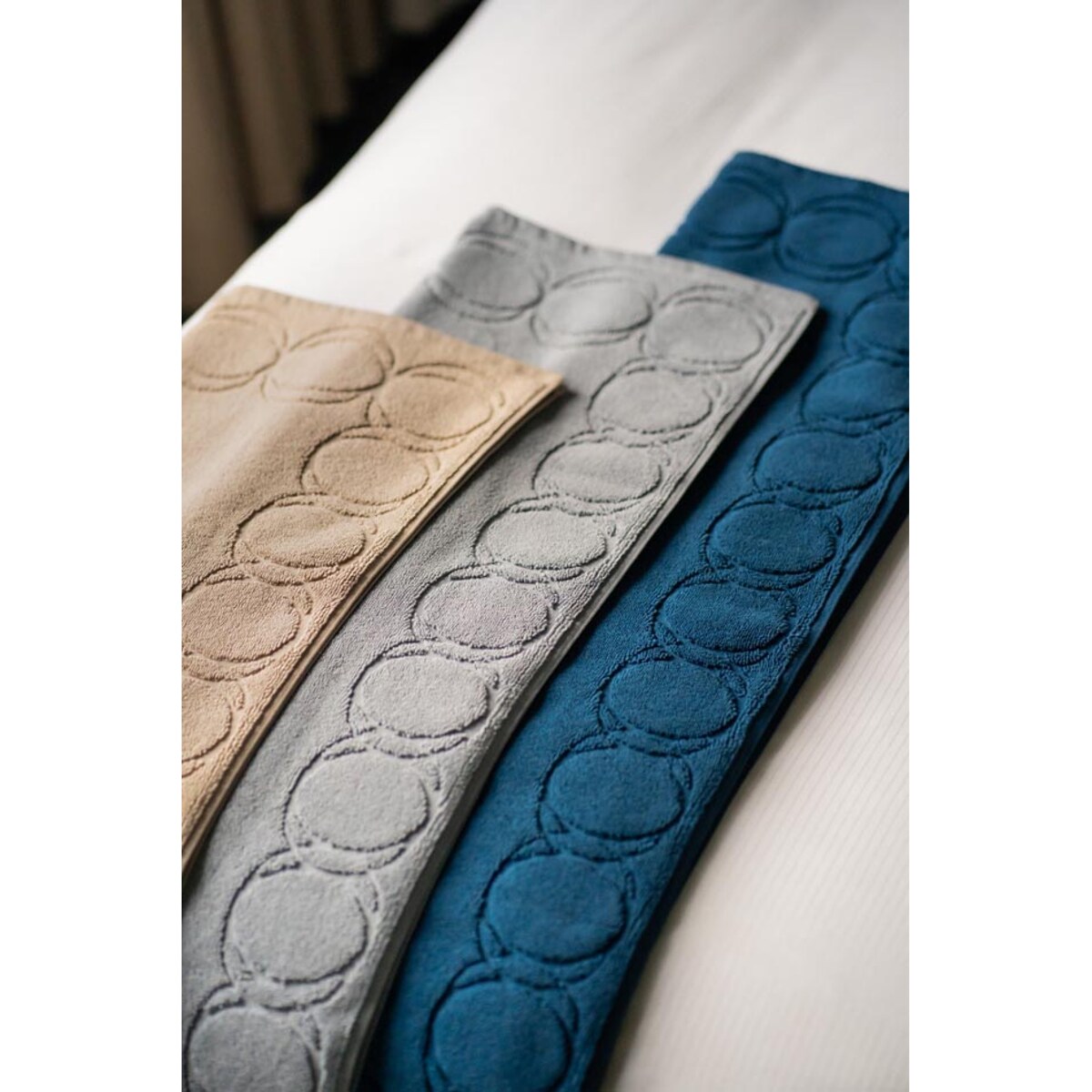 Dywanik łazienkowy 60 x 100 cm (biały) Monogram Opus OFFICINE Monogram