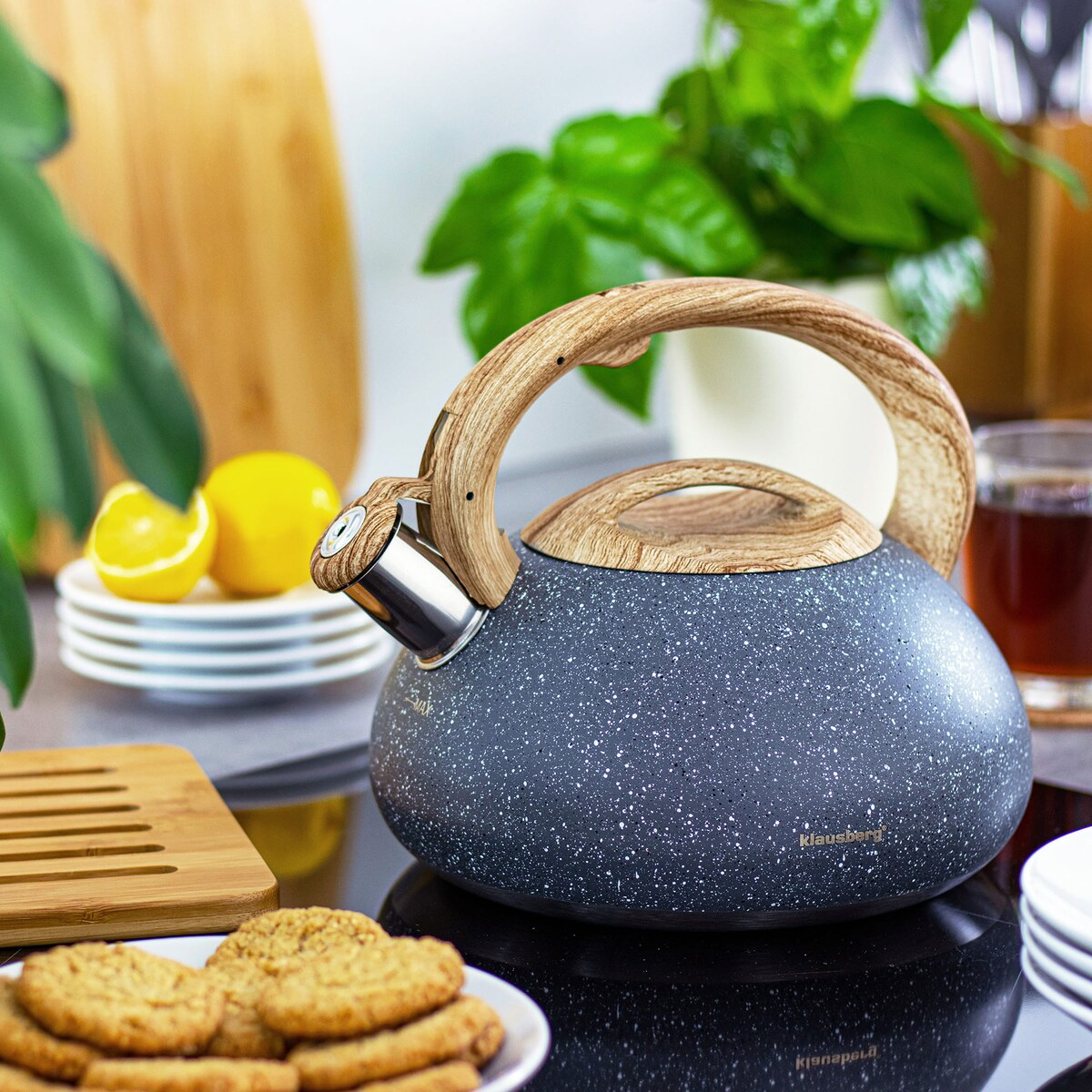 Czajnik stalowy z gwizdkiem 2.7L Wood Line szary KLAUSBERG