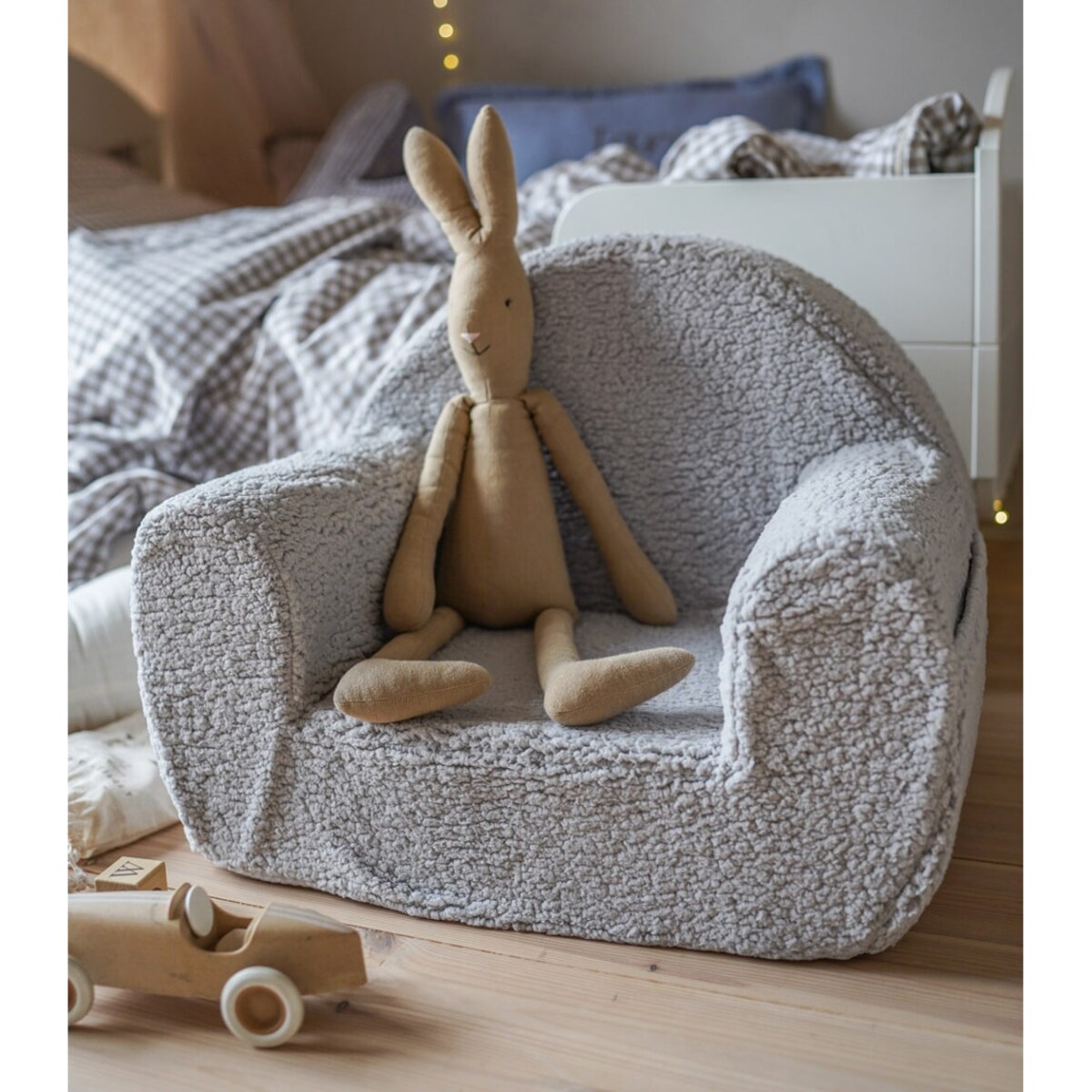 Futrzany fotelik dla dziecka szary