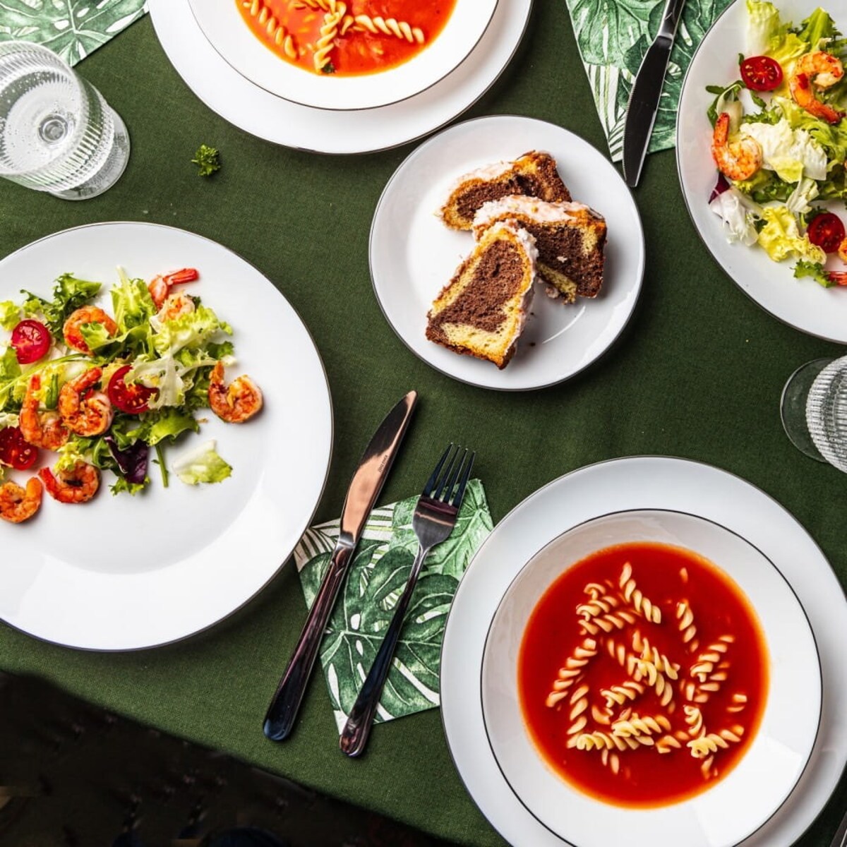 Zastawa stołowa Serwis Komplet talerzy 18 elementów na 6 osób srebrny rant KINGHOFF