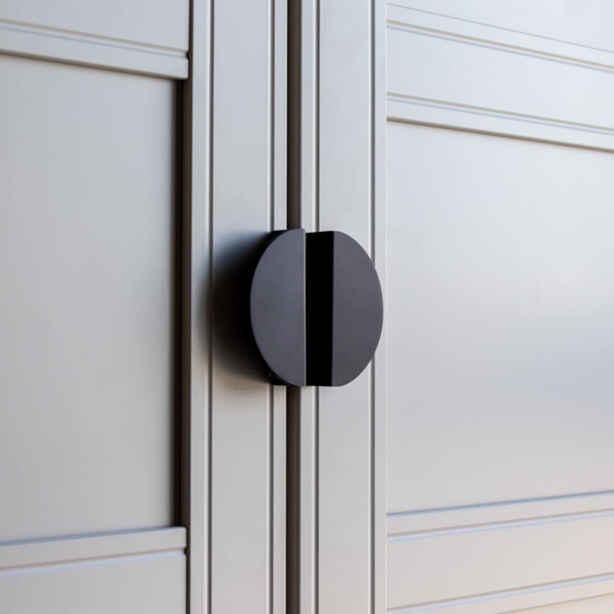 Uchwyt do mebli czarny blaszka okragły meblowy loft do szafek szuflad