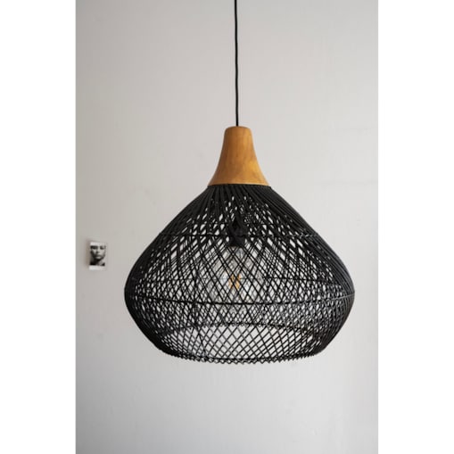 Rattanowa lampa z drewnem teakowym BAND w rozmiarze M - czarna