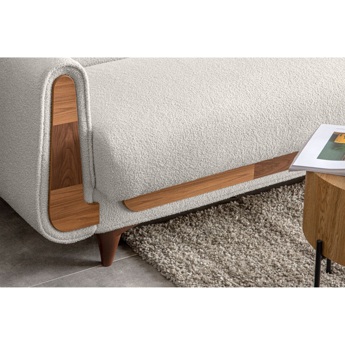 KONSIMO GUSTAVO Sofa trzyosobowa z białej tkaniny boucle