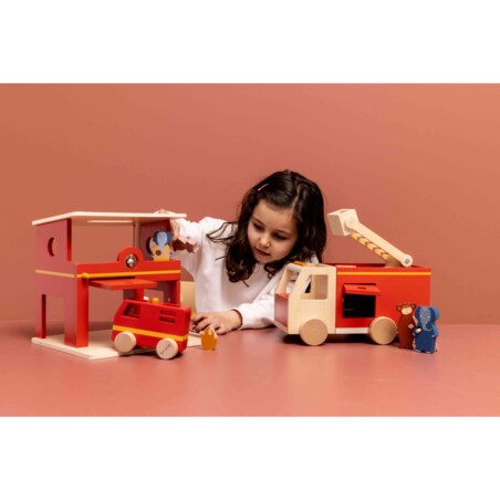 Drewniany wóz strażacki