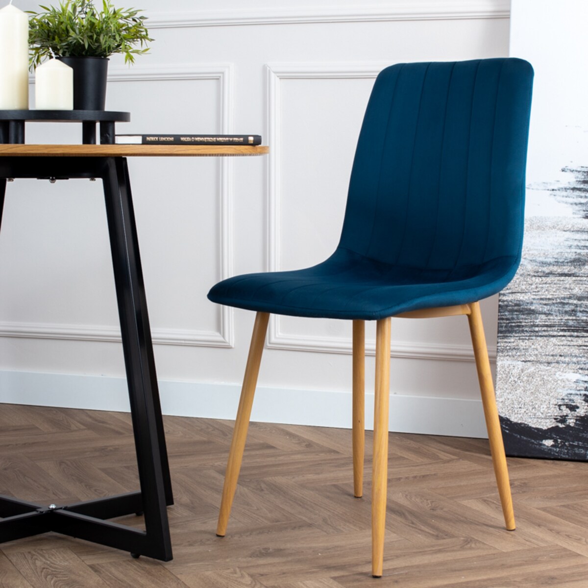 Krzesło tapicerowane do salonu jadalni welurowe pikowane granatowe