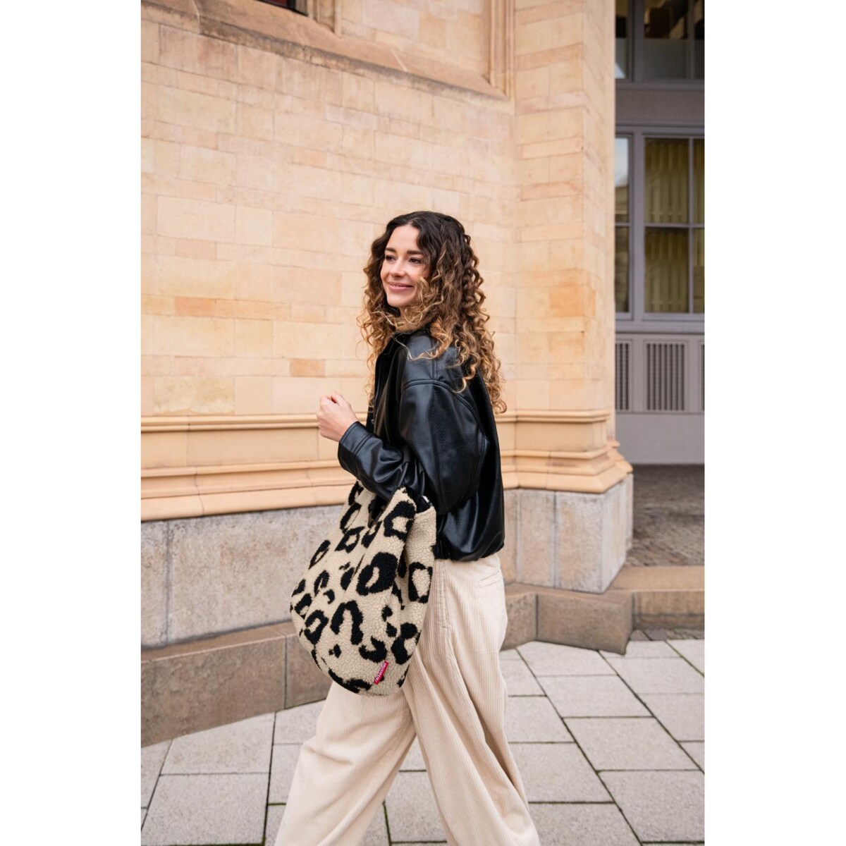 Torba LOOPBAG HOBO, teddy leo cream