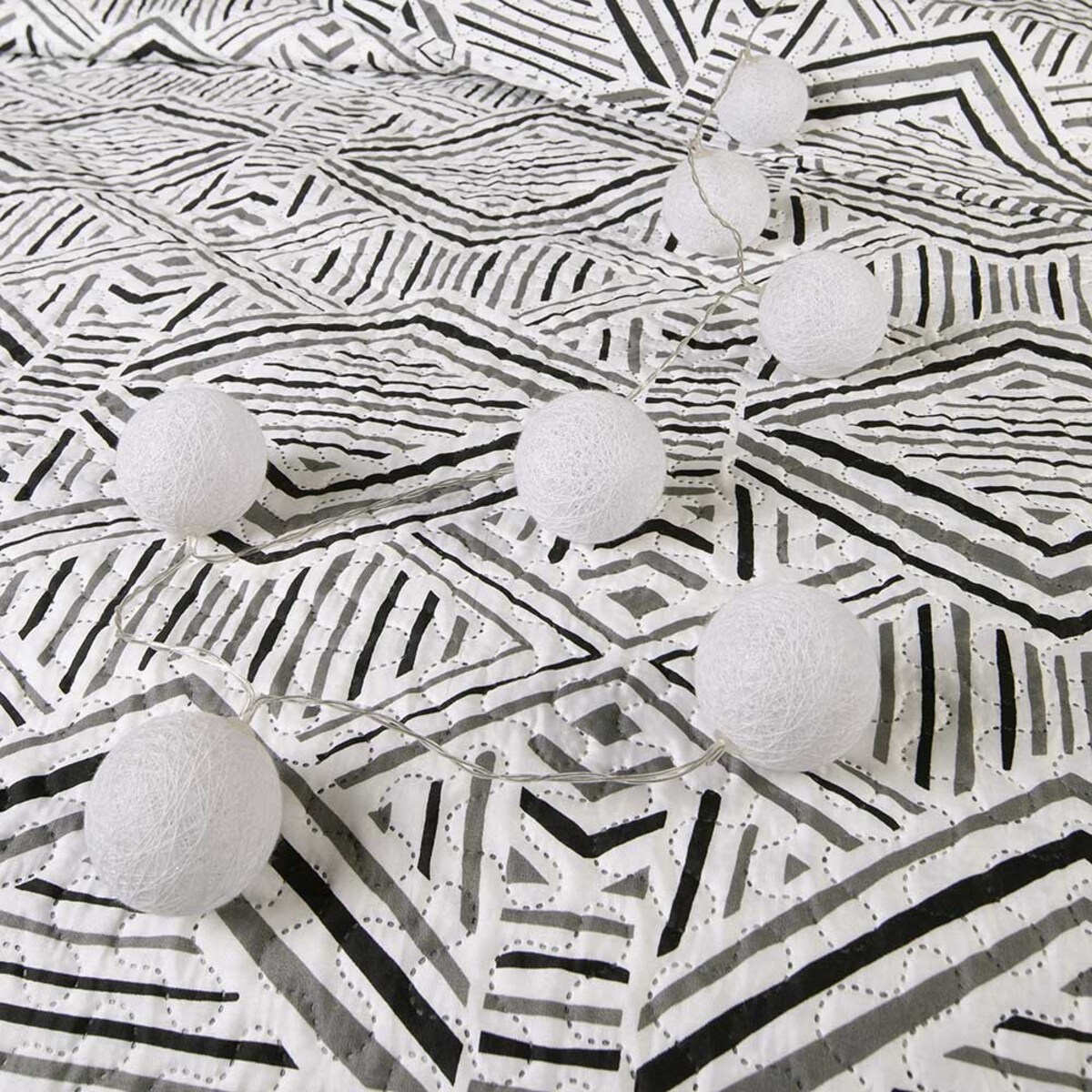 Narzuta pikowana Tarik 170x210 biało-czarna, drukowana