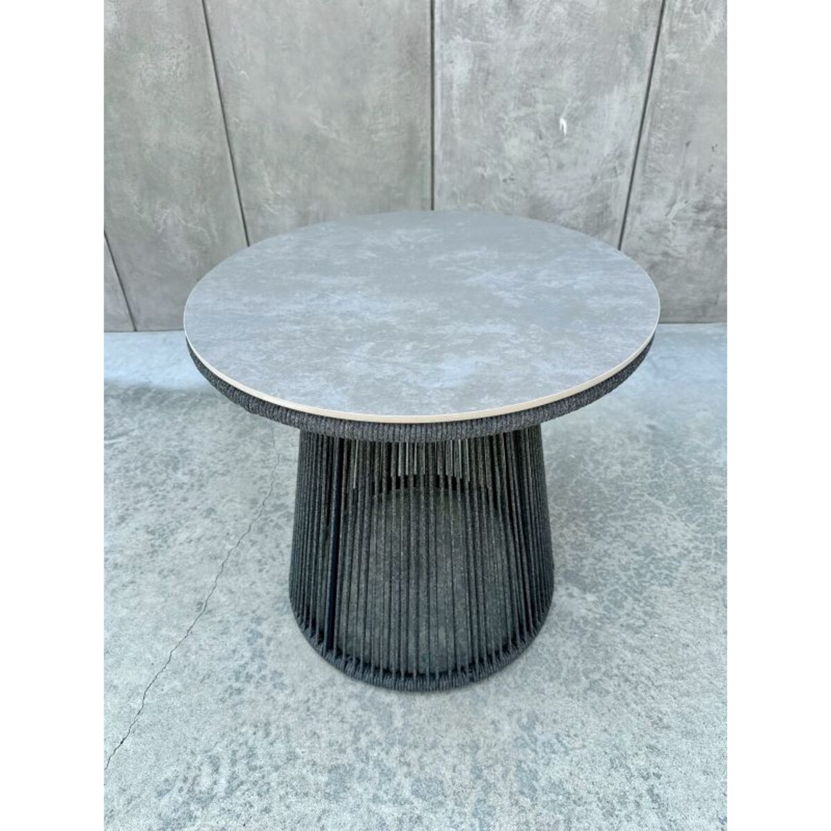 ALUMINIOWY STOLIK AZZURE W KOLORZE SZARYM