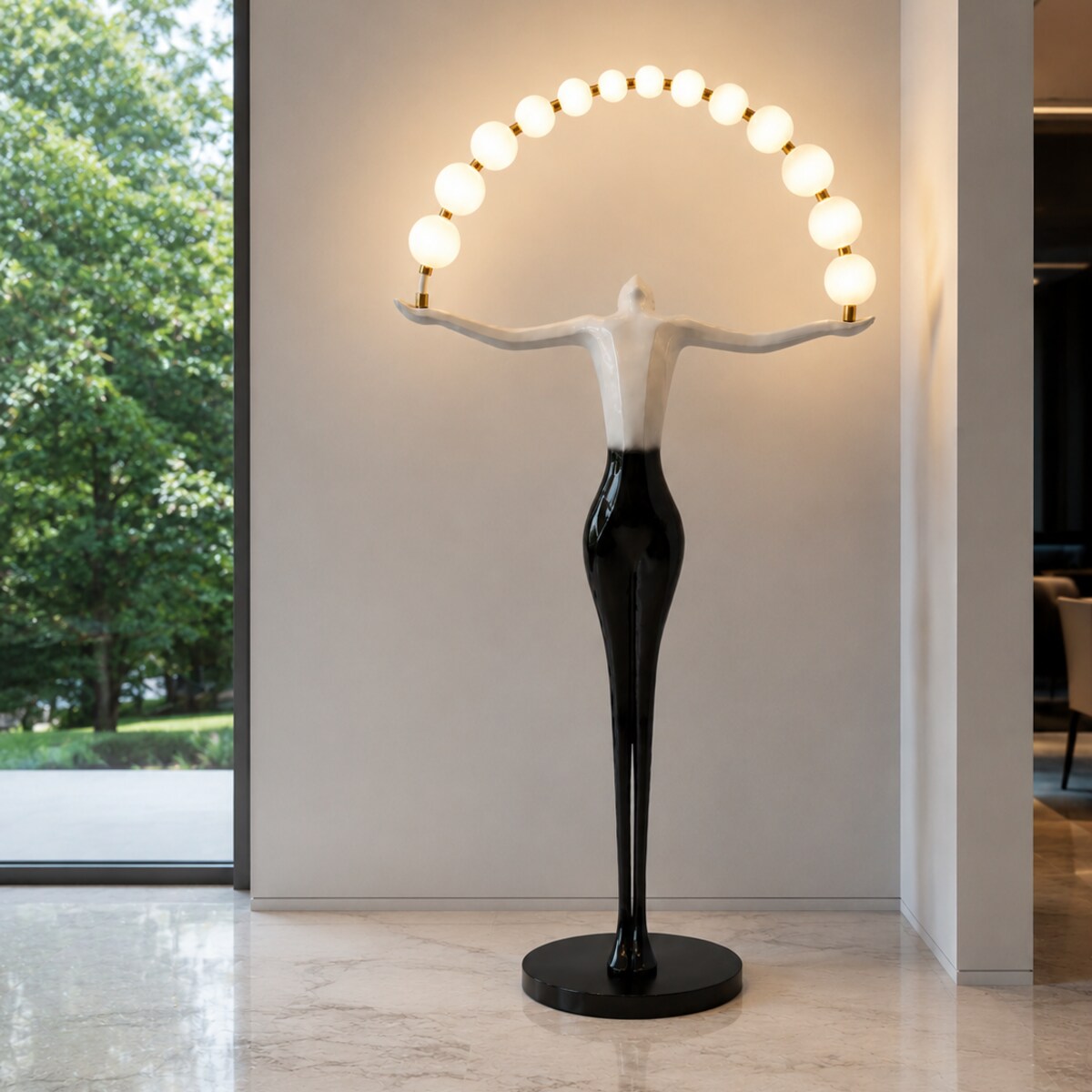 Czarna lampa podłogowa – rzeźba kobiety – designerska lampa do salonu – ELIO