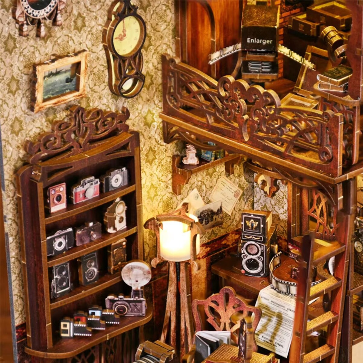 Miniaturowy domek Book Nook - Muzeum motyli