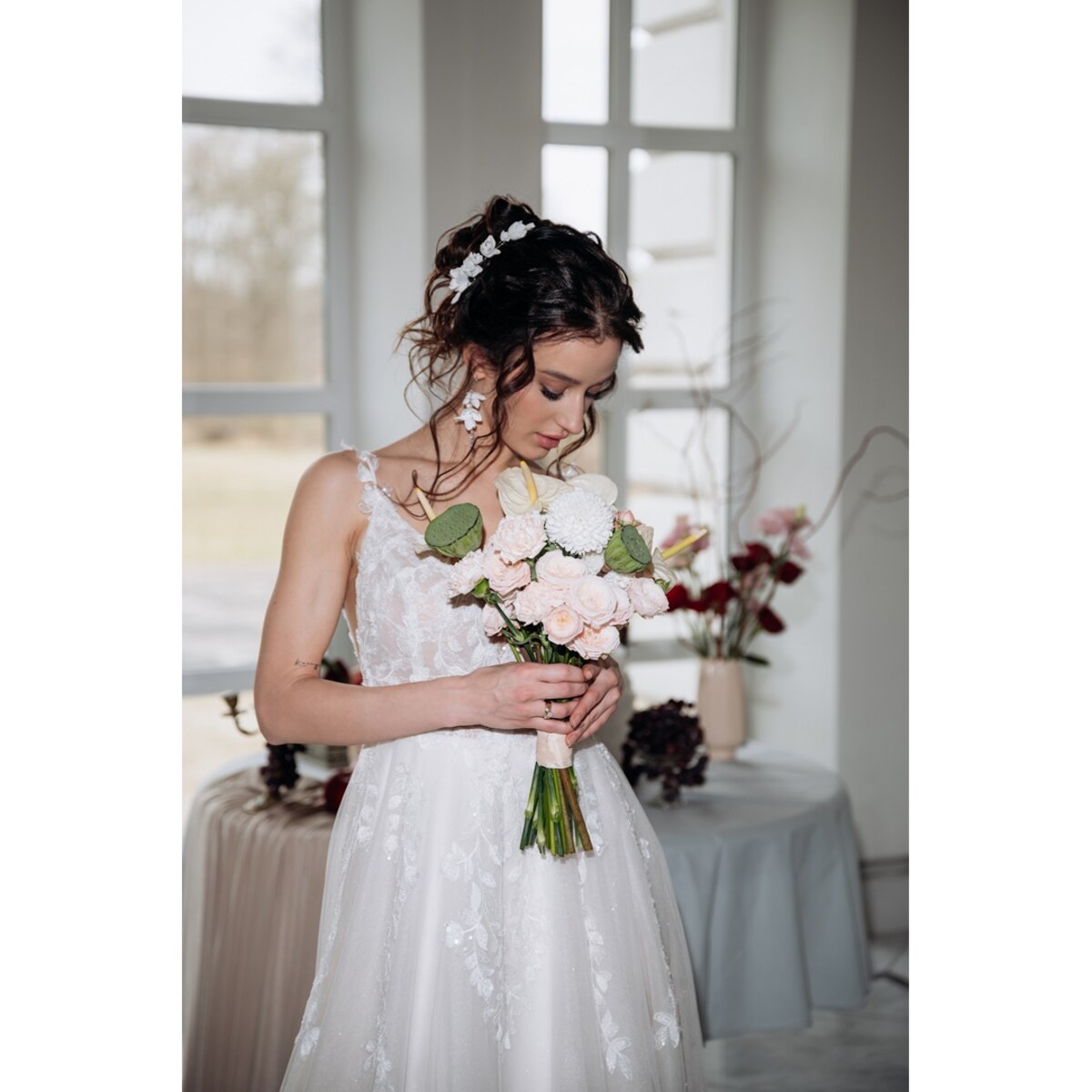 Kwiatowe długie wiszące KOLCZYKI perły z łańcuszkami BOHO biżuteria ślub