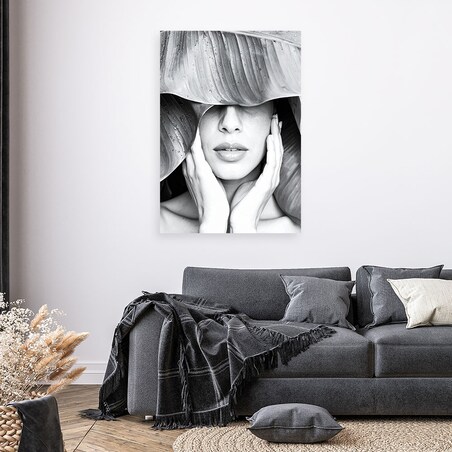 Obraz czarno biały do salonu sypialni, Kobieta i liście na głowie 80x120