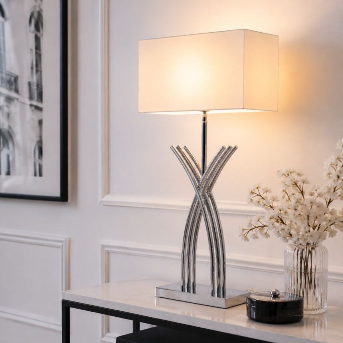 Srebrna lampa do salonu w stylu modern z białym abażurem ROTA
