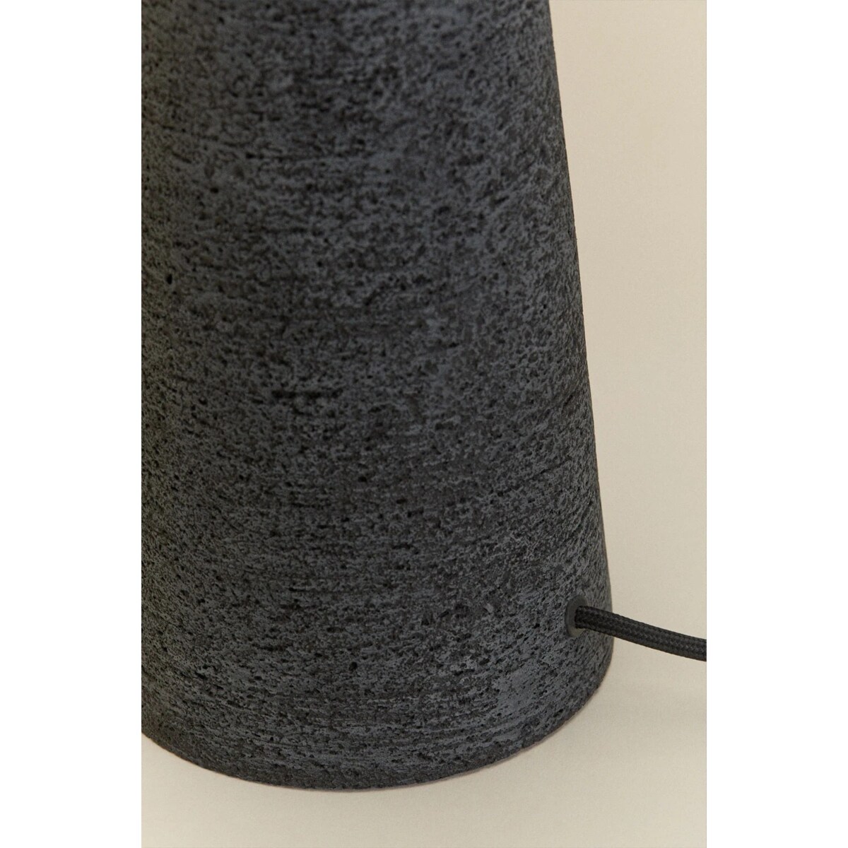 Lampa stołowa z lnu i włókna szklanego Loana, czarna