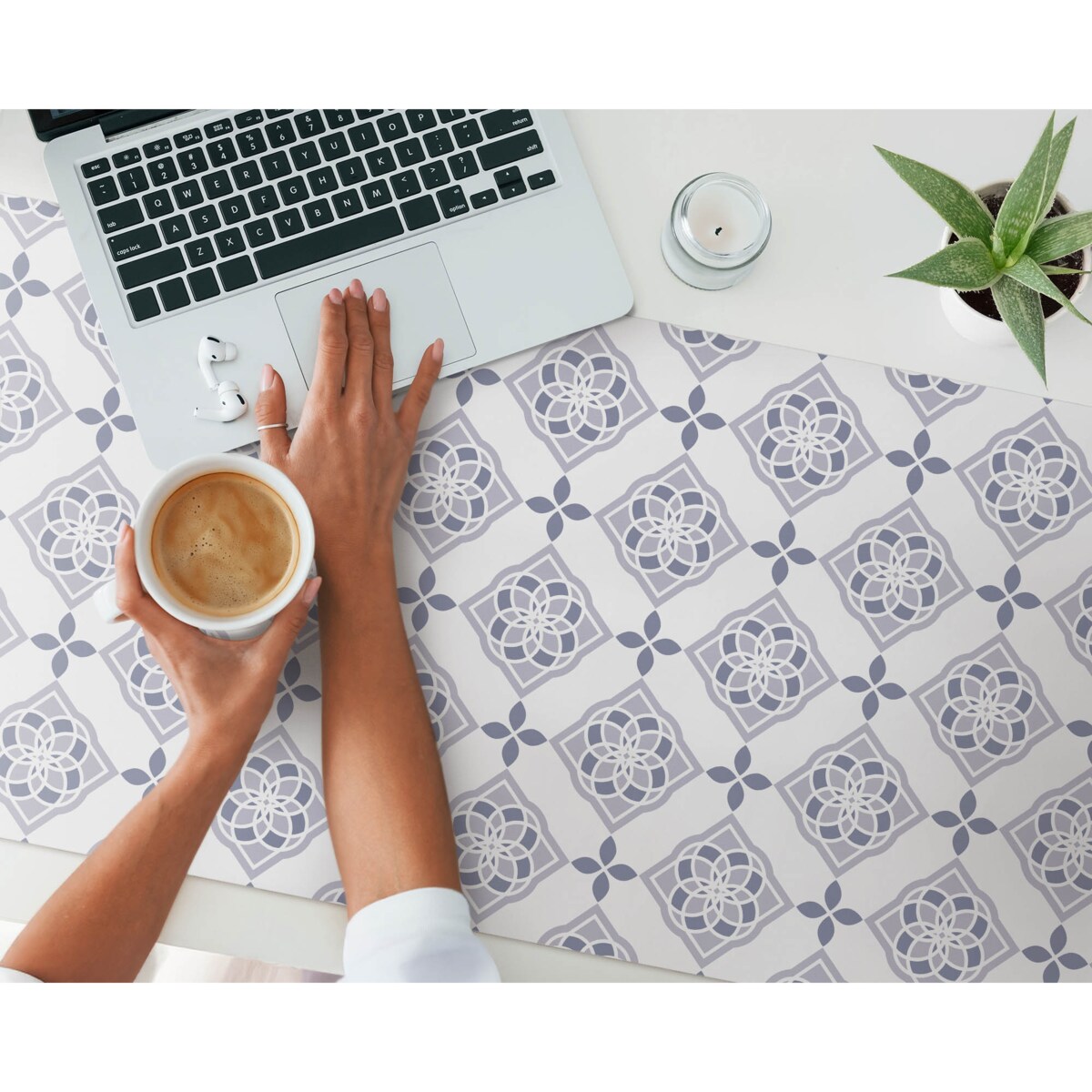 Granatowa mata na biurko Geometryczny kwiat, 120x60 cm