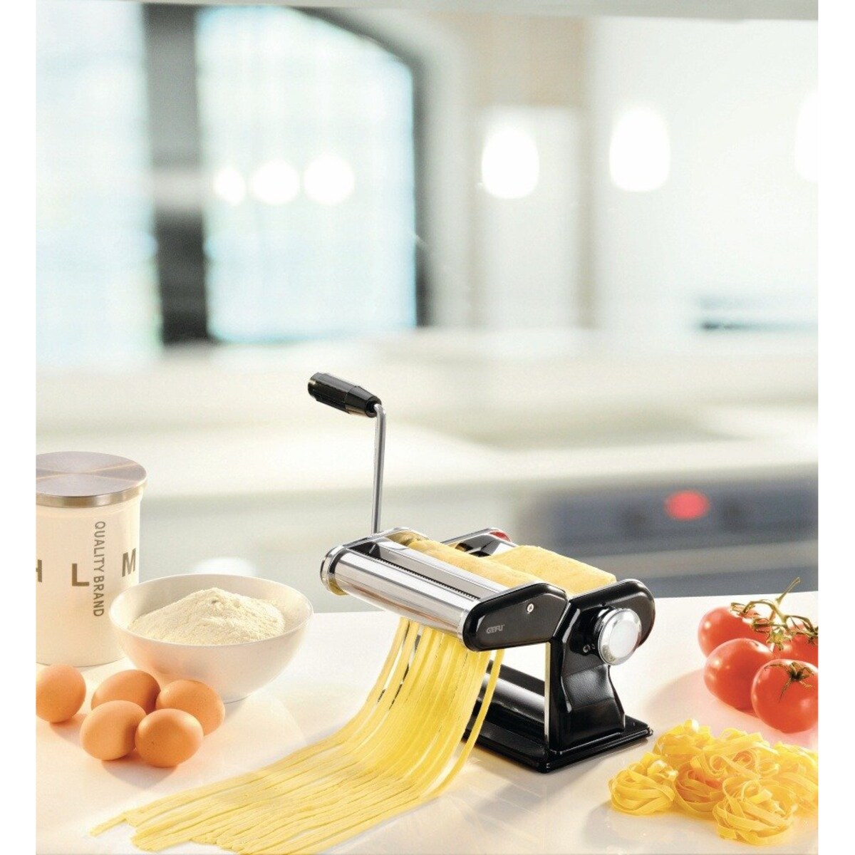 Maszynka do przygotowania domowego makaronu, niezawodne akcesorium kuchenne na korbkę