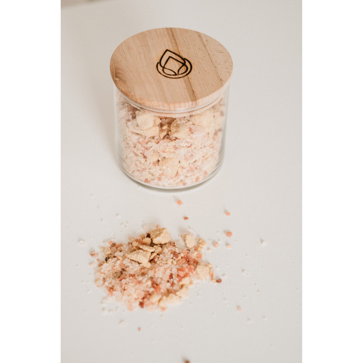 Musująca sól do kąpieli HAPPINESS Fizzing Bath Salt