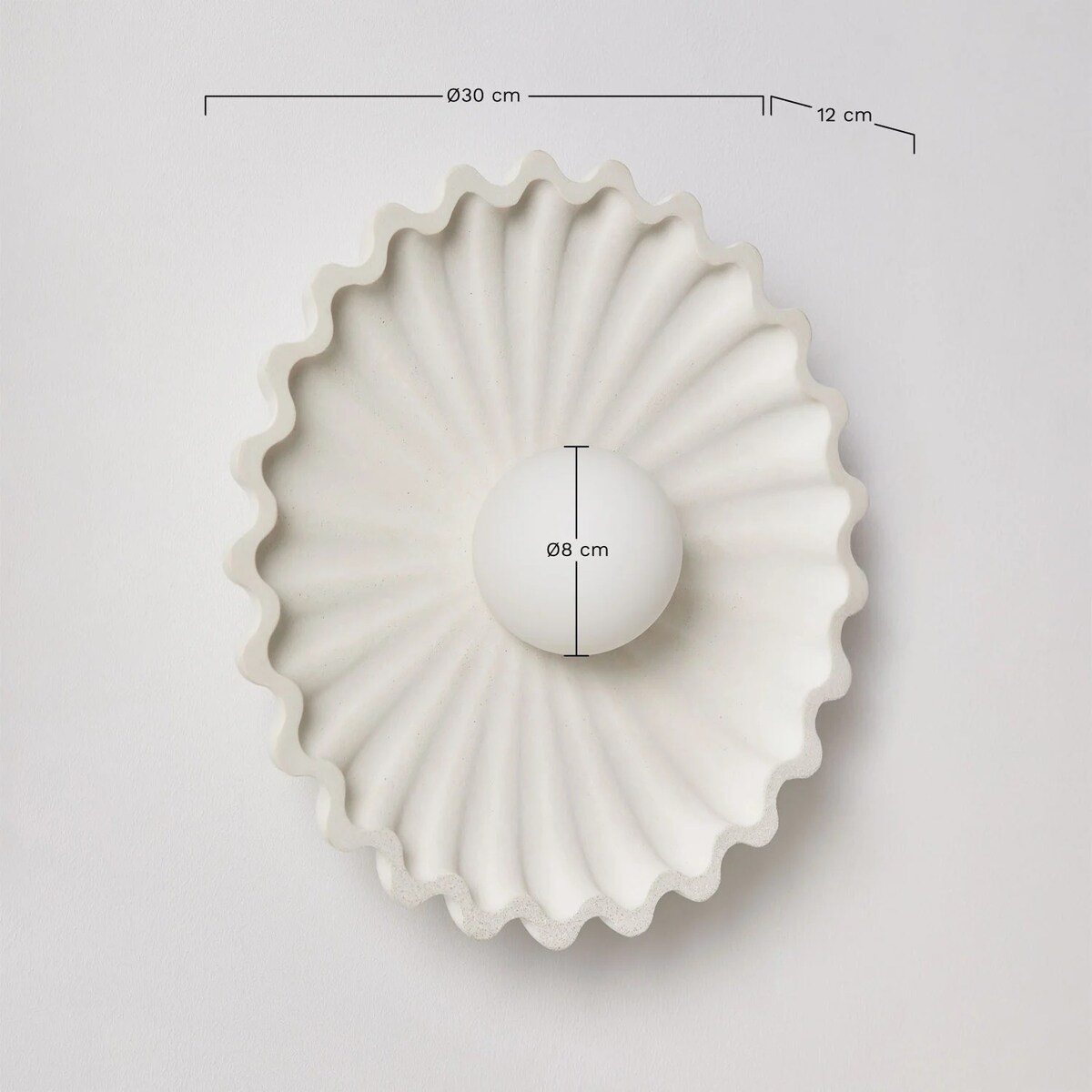 Kinkiet, lampa ścienna z betonu z kulą szklaną Sery