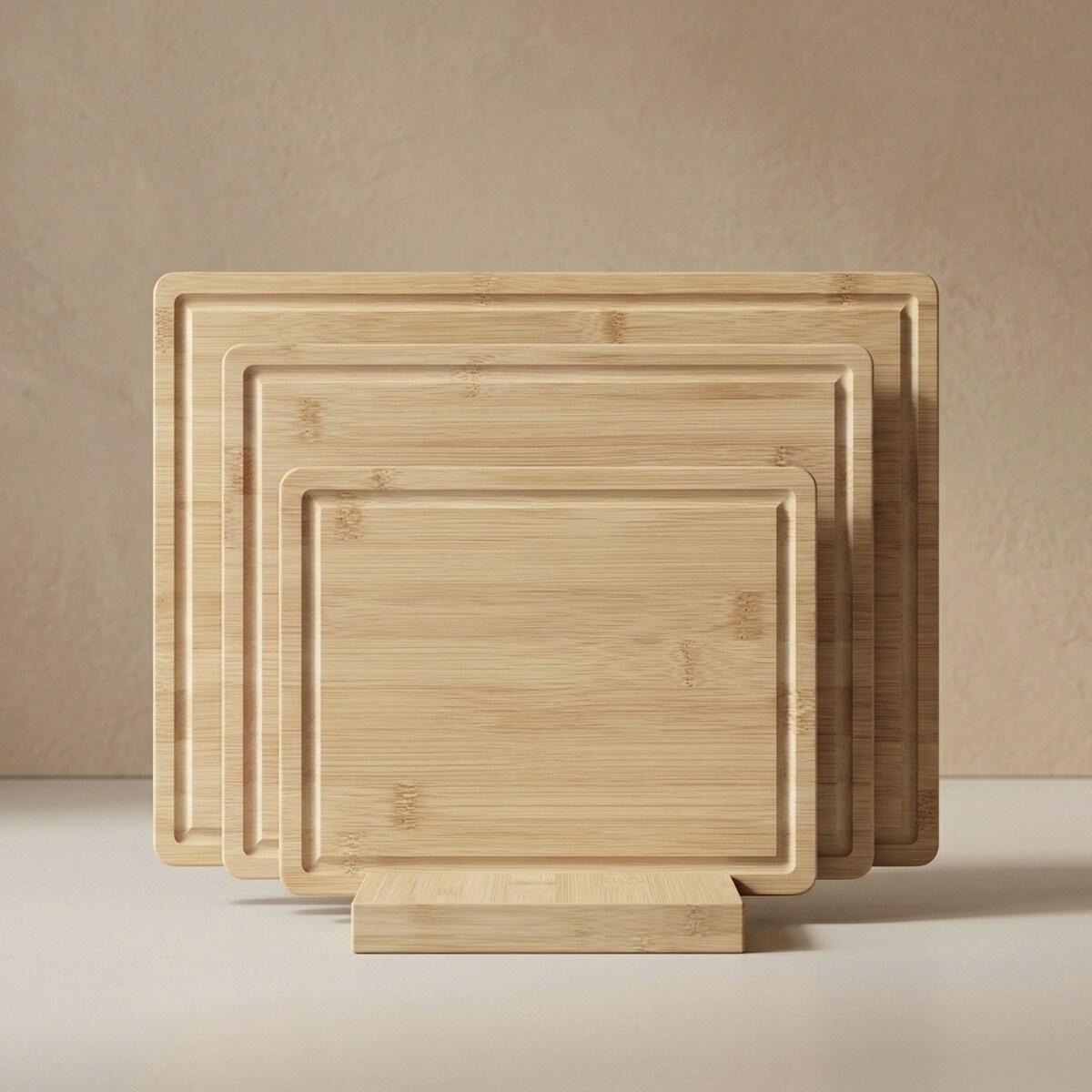 Zestaw 3 bambusowych desek do krojenia ze stojakiem DOSSIER