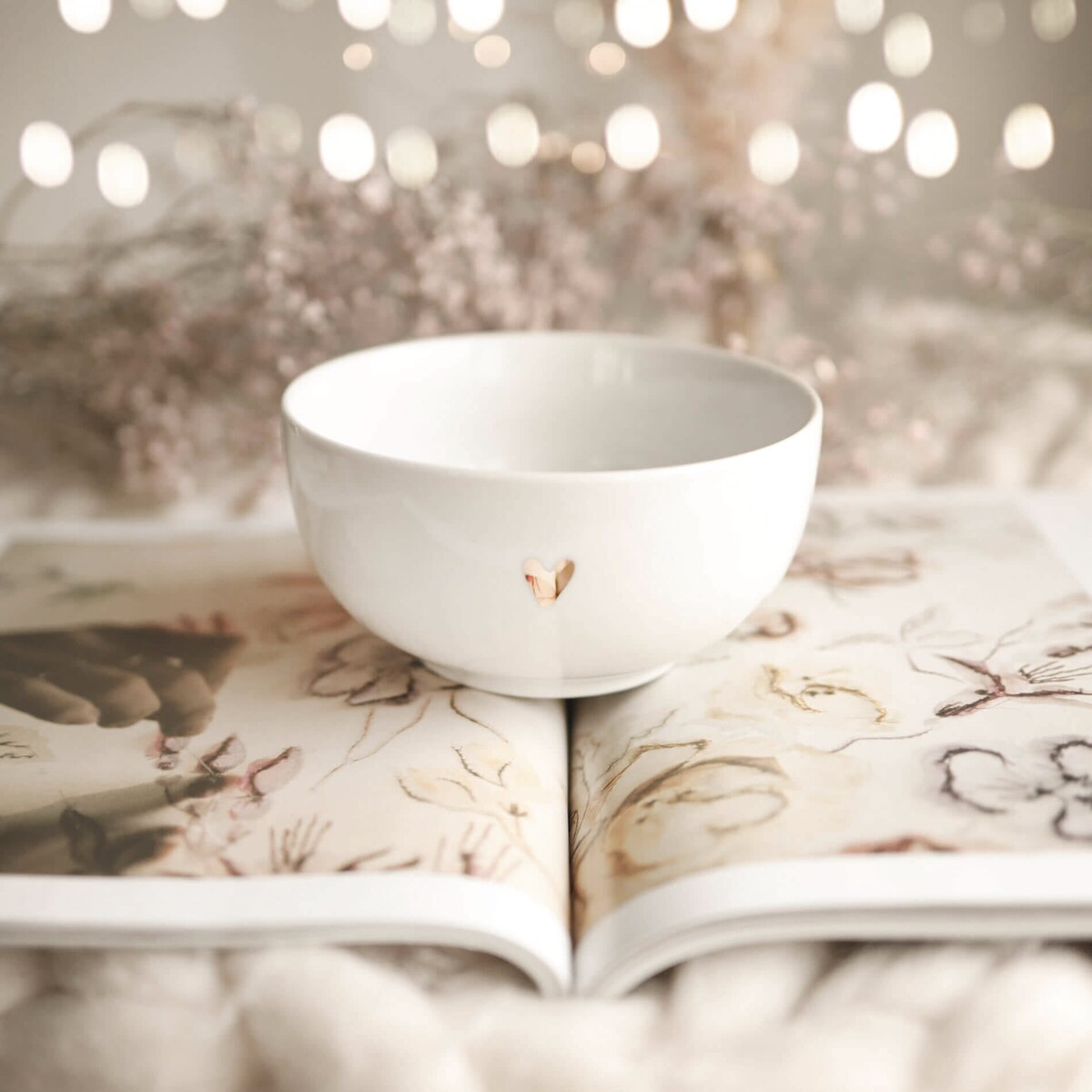 Biała miska porcelanowa 500 ml - motyw złotego serca dla bliskiej osoby na urodziny