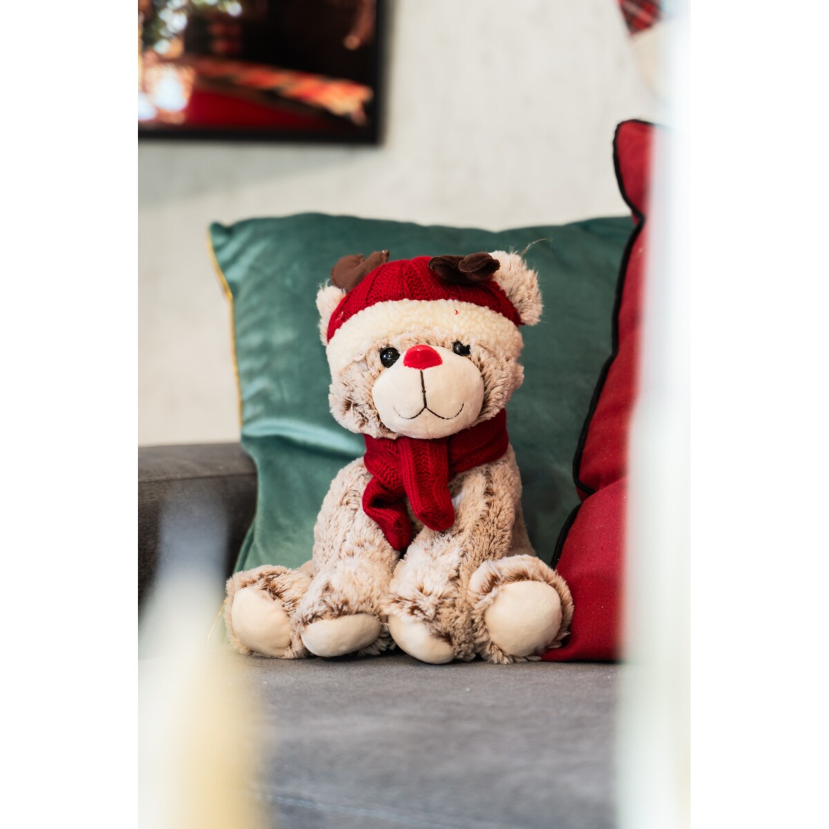 Pluszowy renifer w czapce, 35 cm