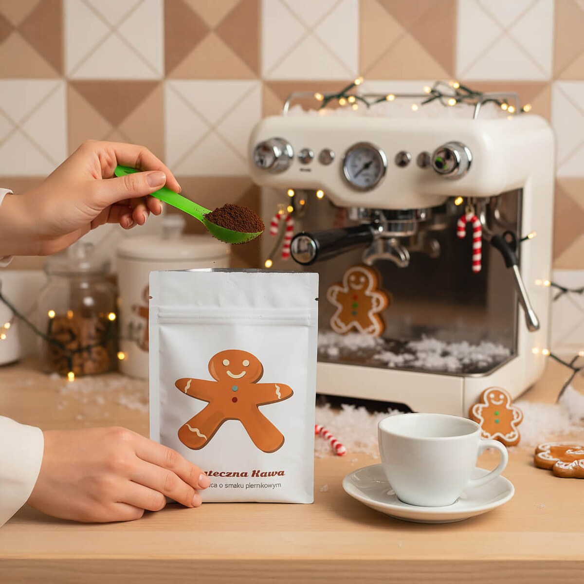 ŚWIĄTECZNA KAWA AROMATYZOWANA MIELONA PIERNIKOWA - PREZENT UPOMINEK NA MIKOŁAJA ŚWIĘTA GWIAZDKĘ BOŻE NARODZENIE POD CHOINKĘ DLA KOBIETY FACETA
