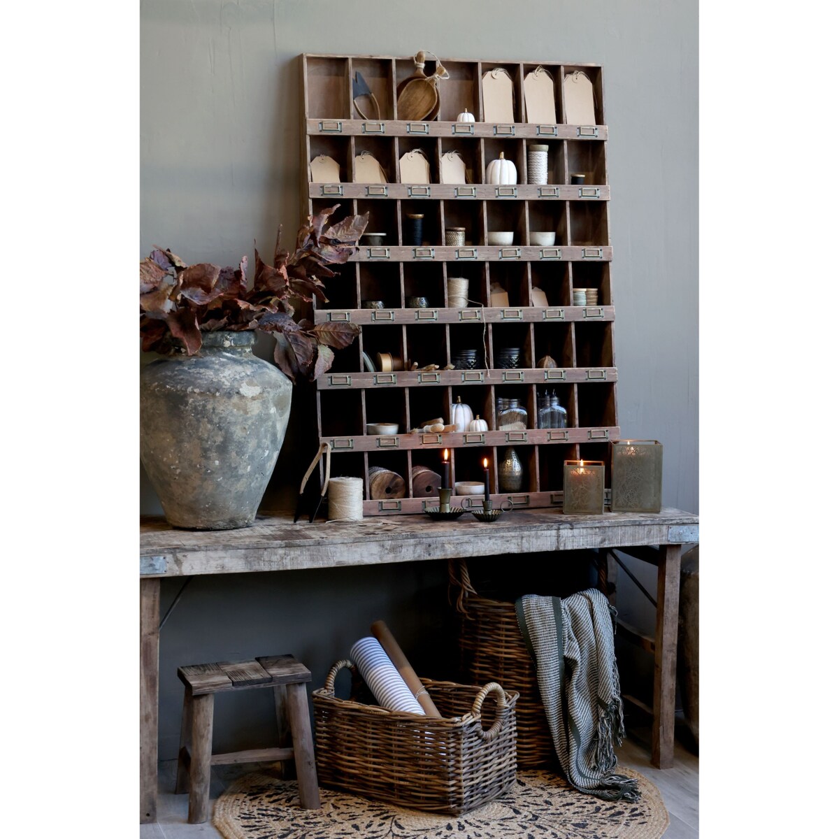 Półka drewniana aptekarska z przegródkami 120x85 cm