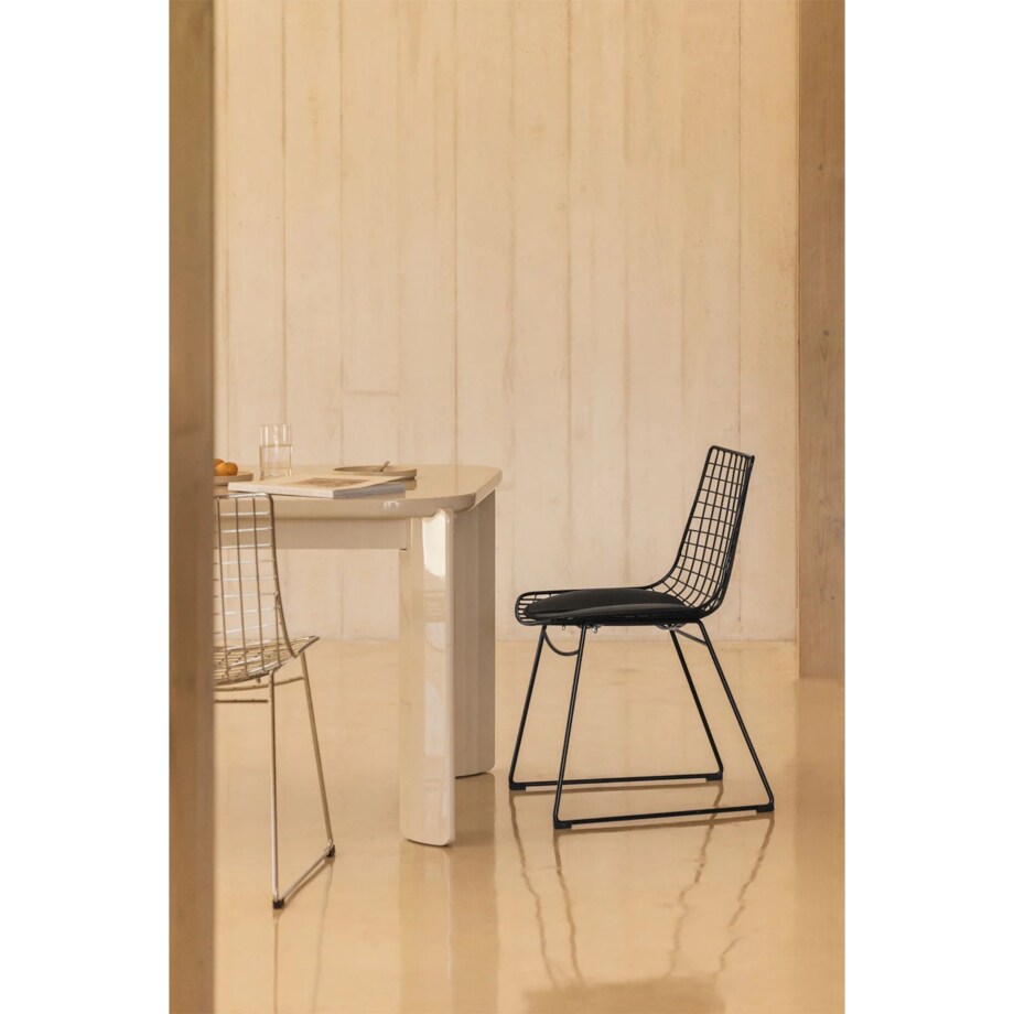 Krzesło metalowe, czarne z czarną poduszką Renee