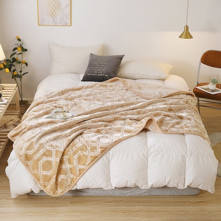 Gruby Ciepły miękki Koc na Łóżko Beżowy Tłoczony Narzuta Pled 160 x 200 Duży