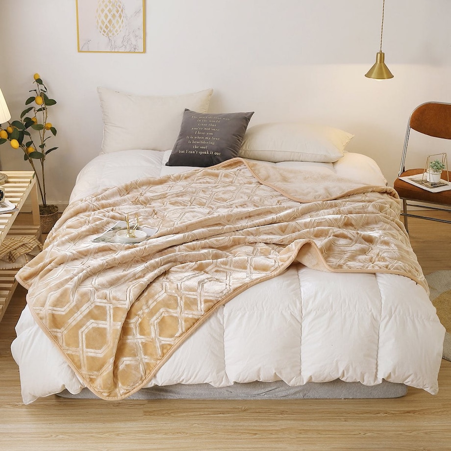 Gruby Ciepły miękki Koc na Łóżko Beżowy Tłoczony Narzuta Pled 160 x 200 Duży