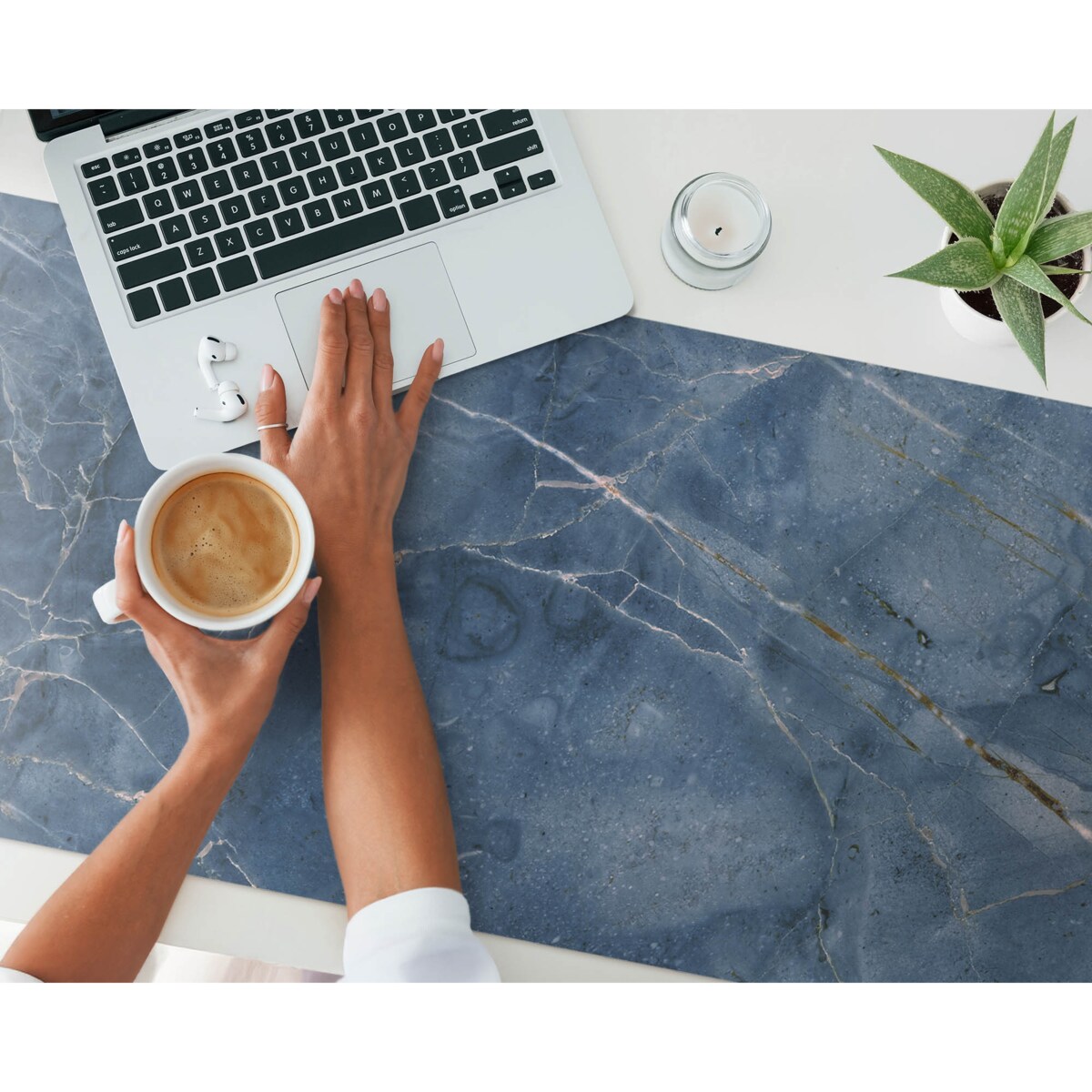 Niebieska mata na biurko Marmurowe żyłki, 120x60 cm