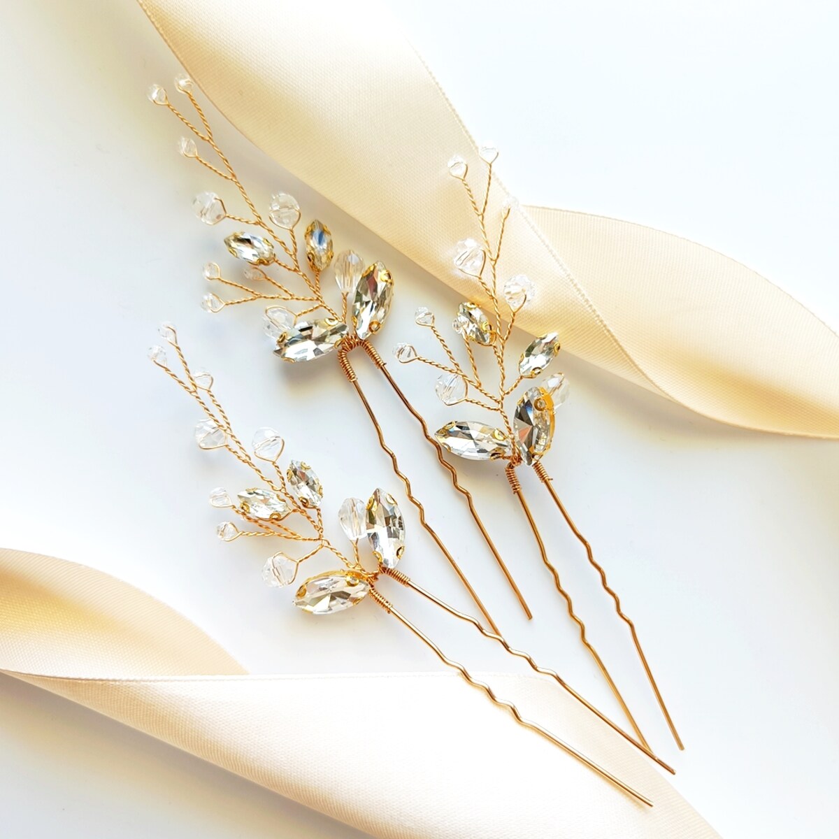 Komplet trzech wsuwek złotych z cyrkoniami gałązki do upięcia kokówki