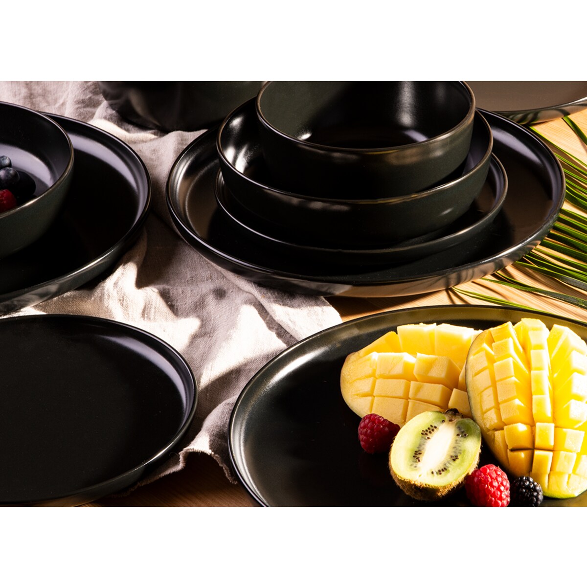 KONSIMO VICTO Zestaw obiadowy 6-osobowy (18 elementów) czarny