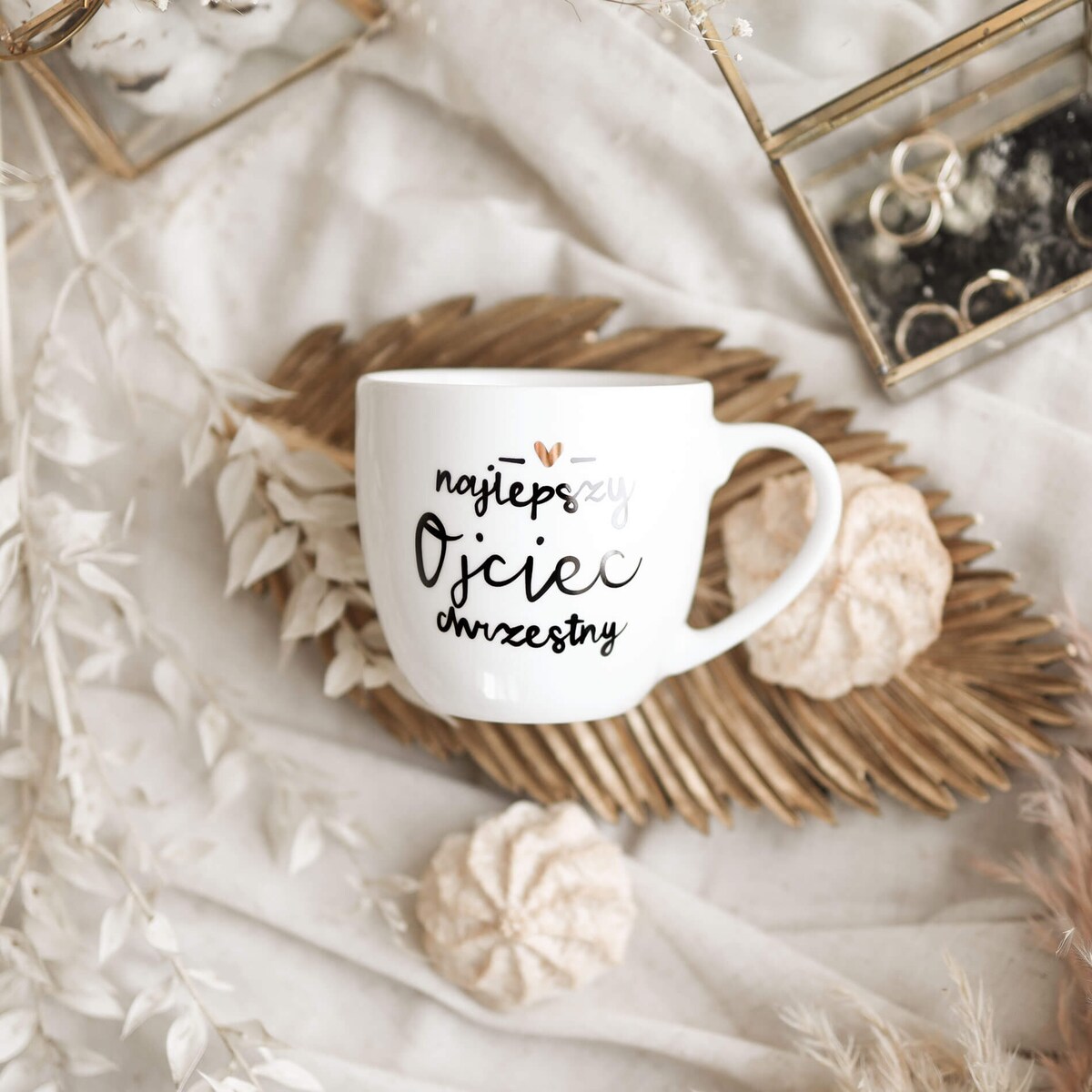 Biały kubek porcelanowy 300 ml - Złote serce i napis najlepszy ojciec chrzestny na chrzest dla ojca chrzestnego