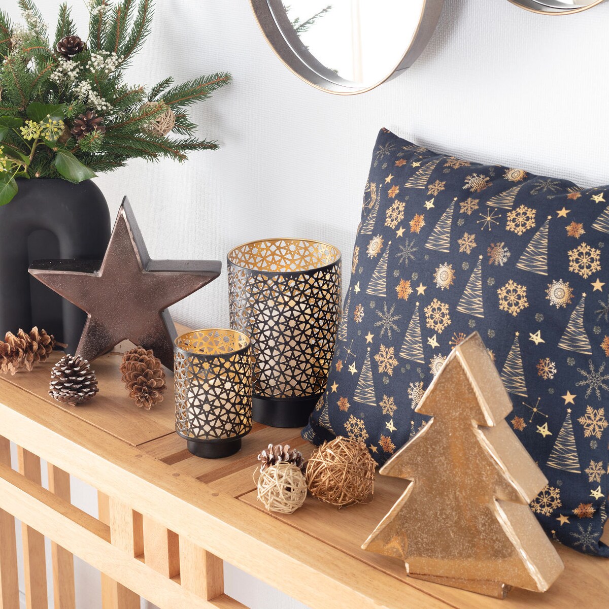 Poszewka Kinga na poduszkę 50x50 złoty wzór na czarnym tle