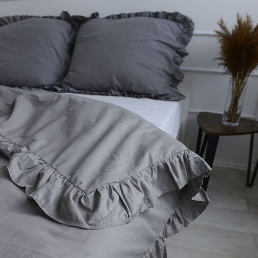 Pościel Bawełniana Z Ozdobną Falbanką Zestaw Komplet 140X200 Cm Ciemnoszara + Poduszka 70X80 Cm