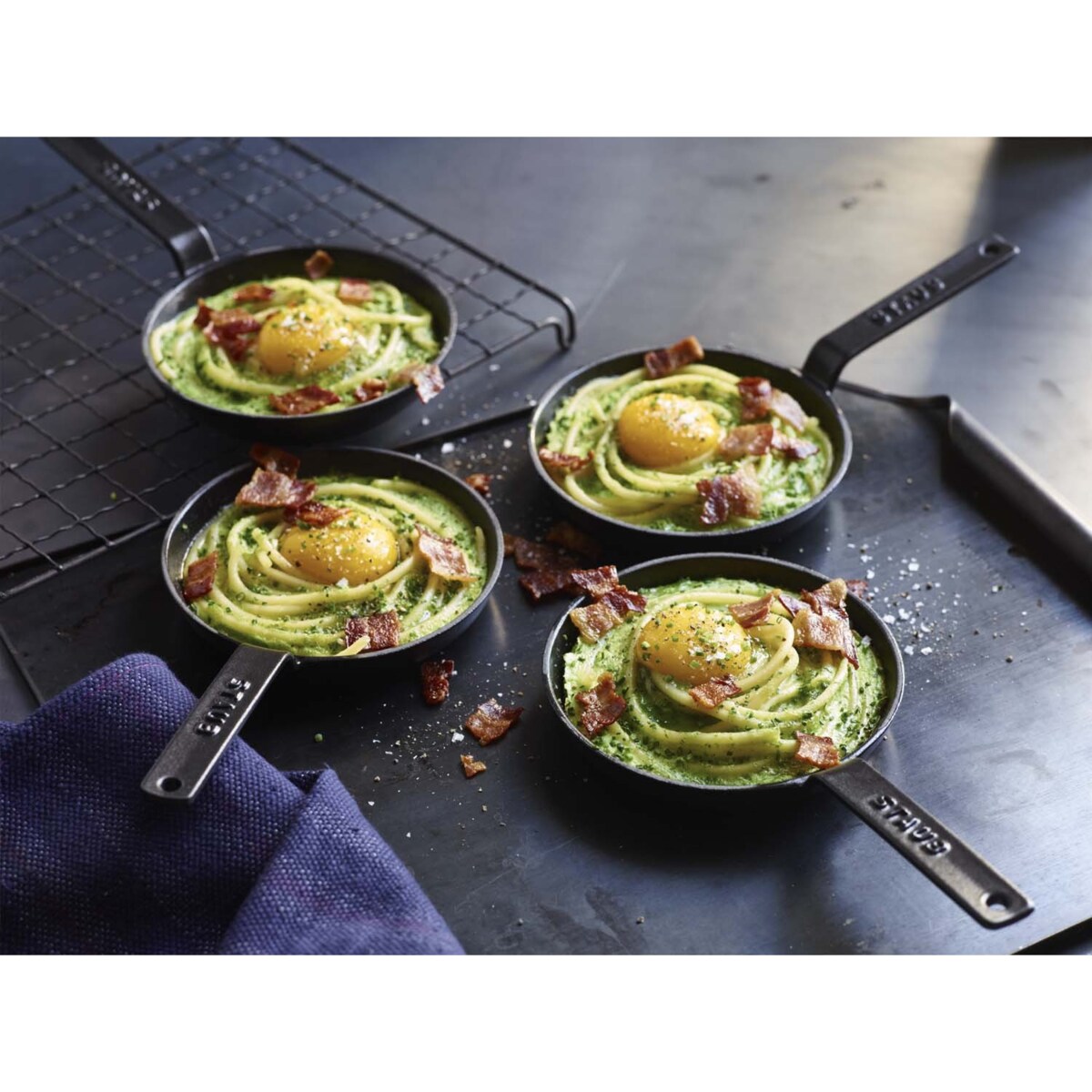 Żeliwna mini patelnia do smażenia Staub - 12 cm