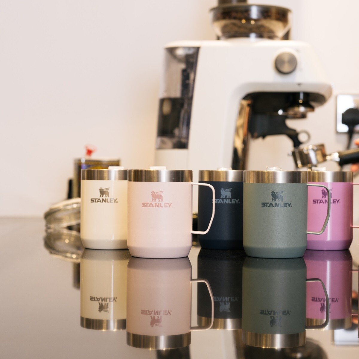 Kubek z uchem Legendary Classic Camp Mug Cream Gloss 0,23L / Stanley