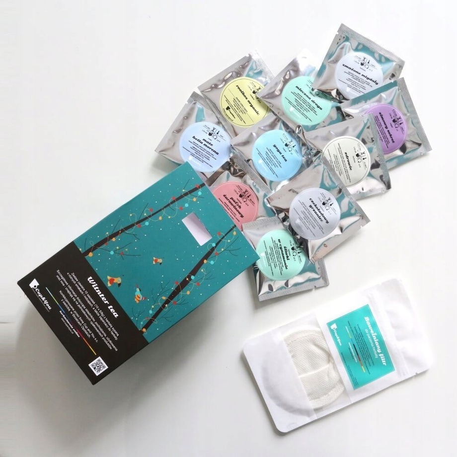 ZESTAW PREZENTOWY MIX 10 RÓŻNYCH ZIMOWYCH HERBAT SYPANYCH LIŚCIASTYCH W SASZETKACH + ZAPARZACZ BAWEŁNIANY - BOX PREMIUM IDEALNY NA PREZENT UPOMINEK