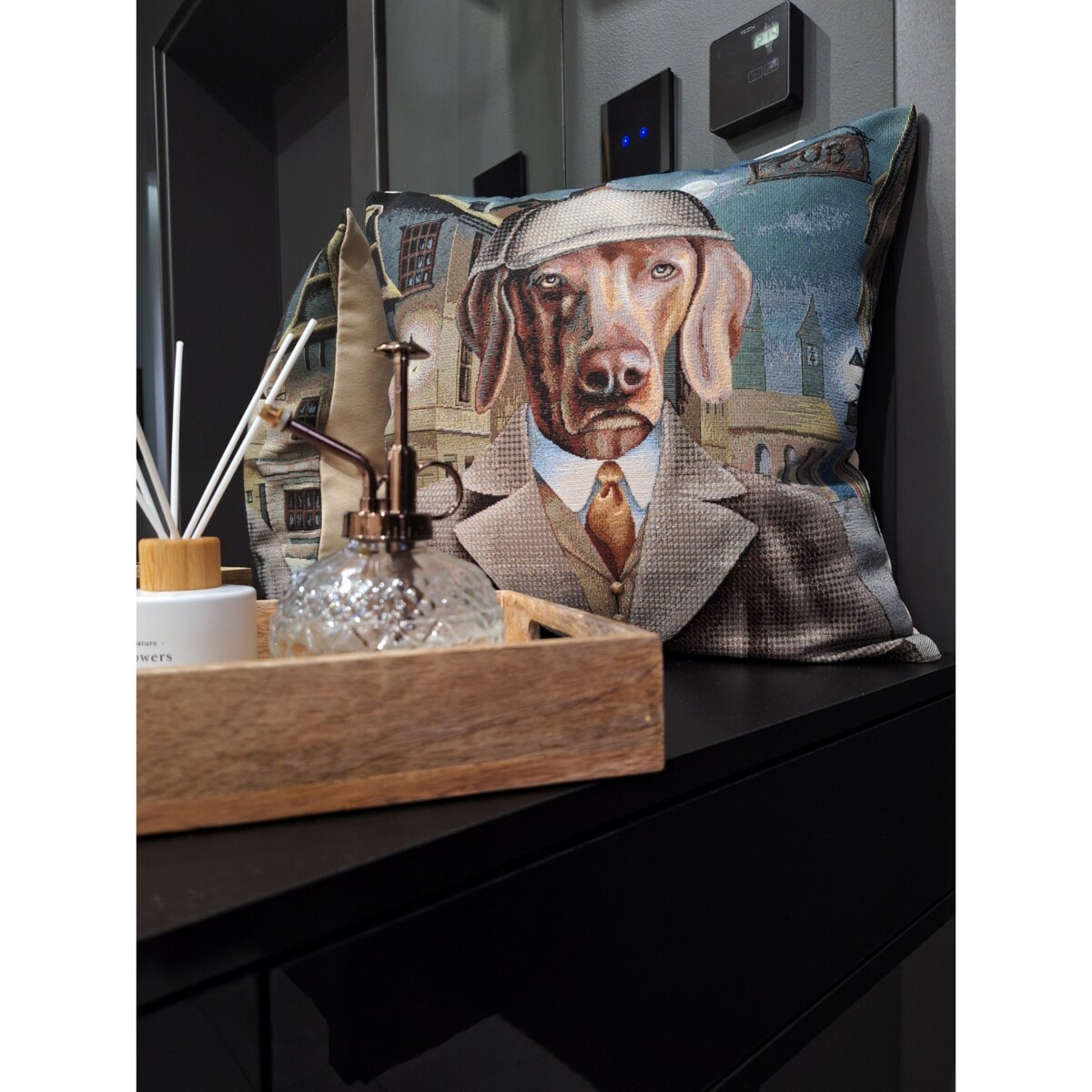 Poszewka Na Poduszkę Jasiek 45X45 Cm Żakardowa Dekoracyjna Ozobna Pies Sherlock Holmes