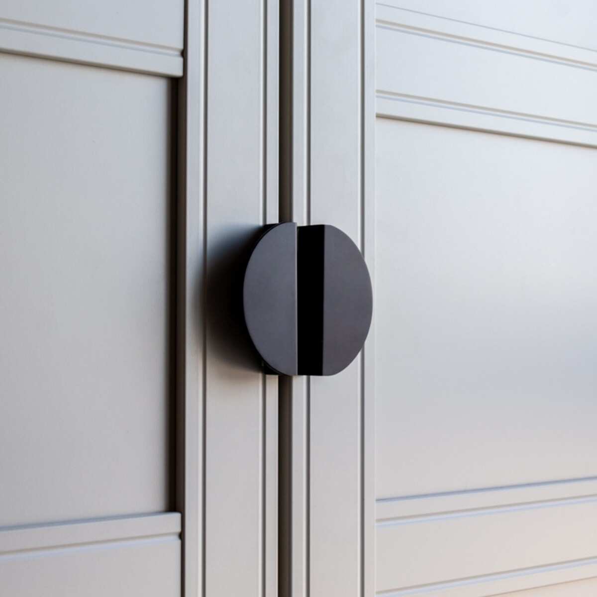 Uchwyt do mebli czarny blaszka okragły meblowy loft do szafek szuflad