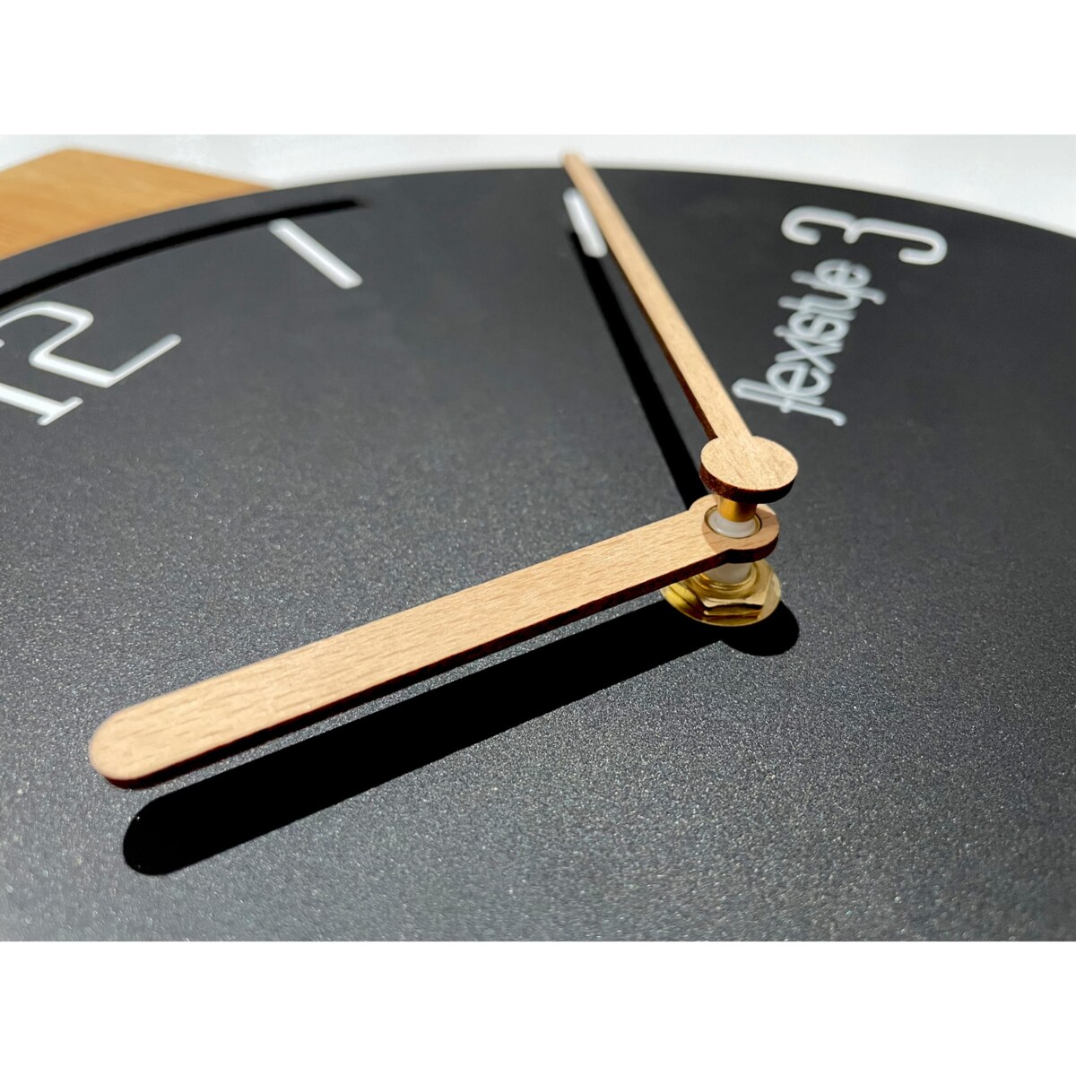 Drewniany zegar ścienny Geometric 40cm czarny