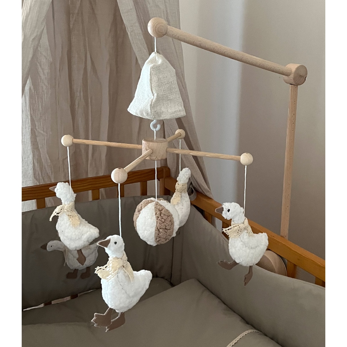 Gąska – karuzela do łóżeczka z obrotową pozytywką