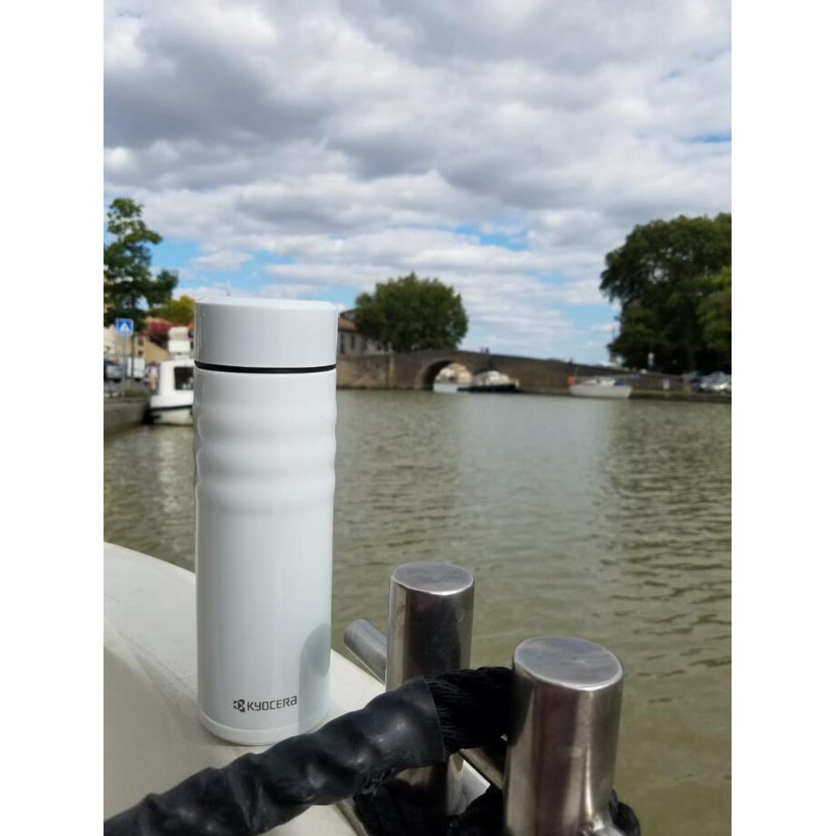 Kubek termiczny metaliczny biały Twist Top, 500 ml, Kyocera