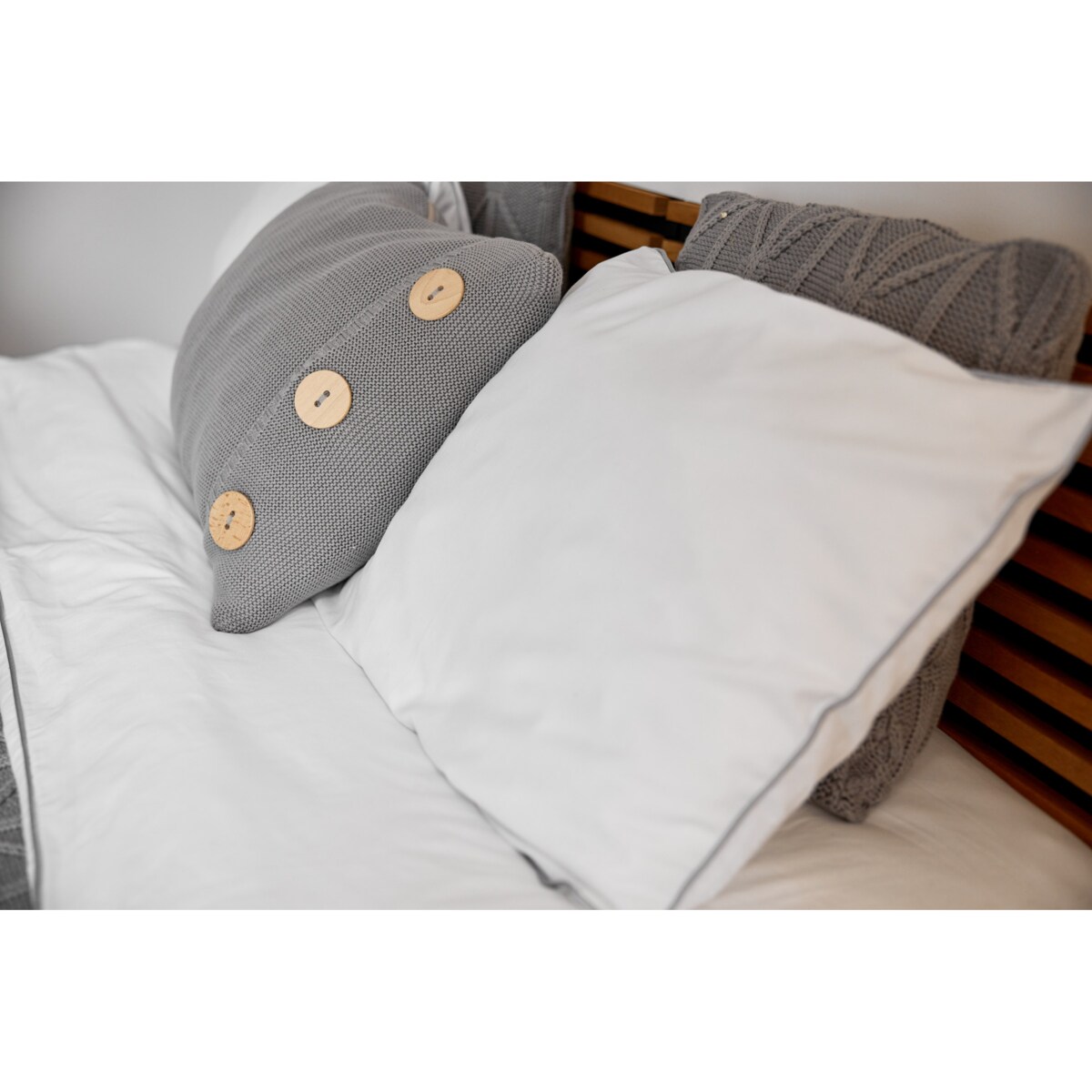 Pościel biała lamówka szara, 200 x 200 cm, La Manta